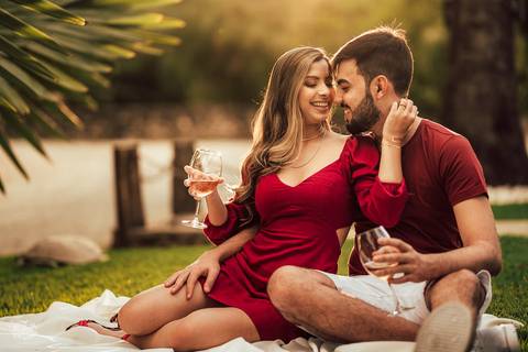 FOTOS ENSAIO PRE WEDDING TOMANDO VINHO '