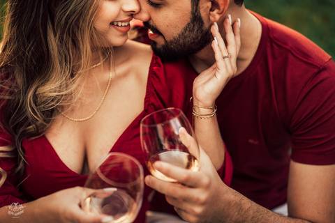 FOTOS ENSAIO PRE WEDDING TOMANDO VINHO '