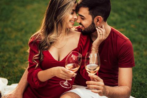 FOTOS ENSAIO PRE WEDDING TOMANDO VINHO '