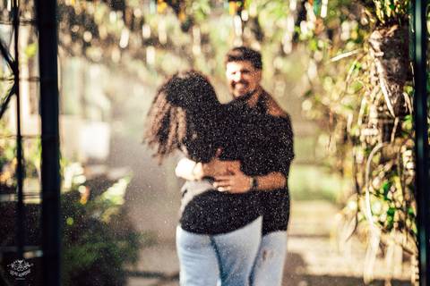 FOTOS NA CHUVA CASAL PRE WEDDING'