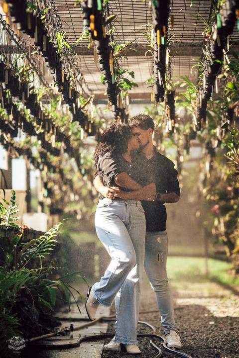 FOTOS NA CHUVA CASAL PRE WEDDING'