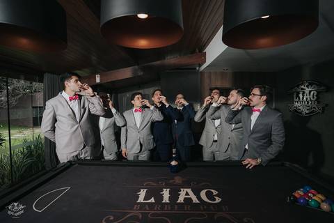 fotos making of noivo com whiskey  casamento liac eventos'