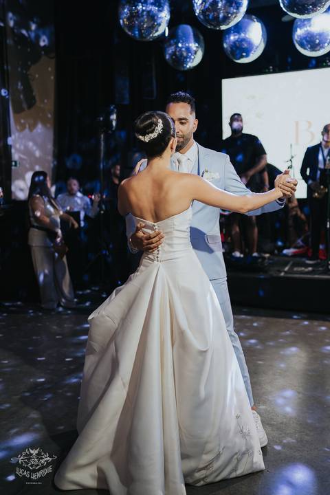 FOTOS  FESTAS CASAMENTO BEATRIZ E VICTOR - A CASA GIARDINI'