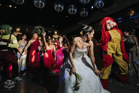 FOTOS  FESTAS CASAMENTO BEATRIZ E VICTOR - A CASA GIARDINI'