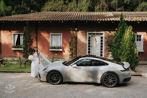 FOTOS MAKING OF NOIVA  CARRO PORCHE ESPACO SANCTUARIUM BETIM MG'