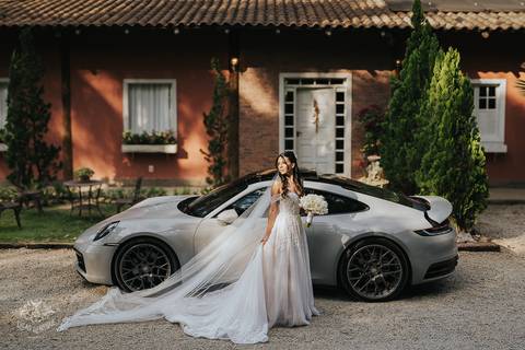 FOTOS MAKING OF NOIVA  CARRO PORCHE ESPACO SANCTUARIUM BETIM MG'