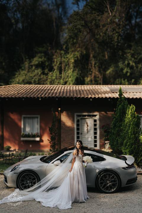 FOTOS MAKING OF NOIVA  CARRO PORCHE ESPACO SANCTUARIUM BETIM MG'