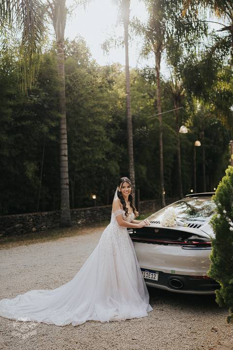 FOTOS MAKING OF NOIVA  CARRO PORCHE ESPACO SANCTUARIUM BETIM MG'