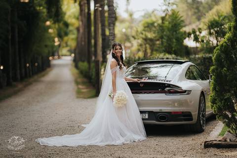 FOTOS MAKING OF NOIVA  CARRO PORCHE ESPACO SANCTUARIUM BETIM MG'