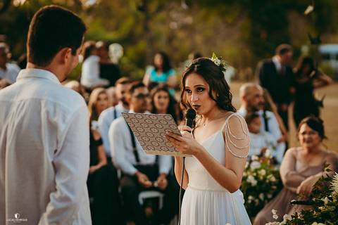NOIVA LENDO OS VOTOS EMOCIONANTE PARA O NOIVO'