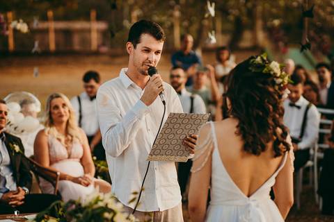 NOIVO LENDO OS VOTOS EMOCIONANTE PARA A NOIVA'