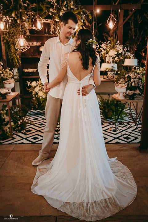 FOTO DO VESTIDO DA NOIVA NO CASAMENTO'