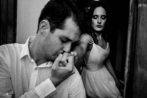 PRIMEIRO TOQUE DOS NOIVOS ANTES DO CASAMENTO EMOCIONANTE'