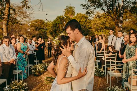 BEIJO NA TESTA DA NOIVA'