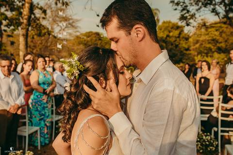 BEIJO NA TESTA DA NOIVA'