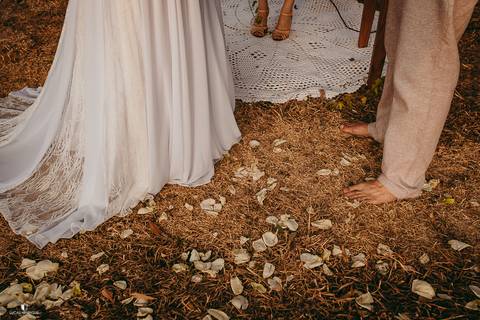 NOIVOS CASANDO DESCALÇOS'