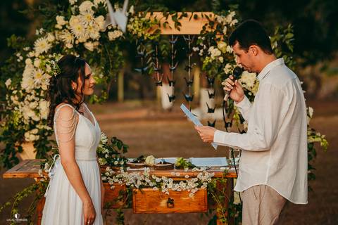 NOIVO LENDO OS VOTOS EMOCIONANTE PARA A NOIVA'