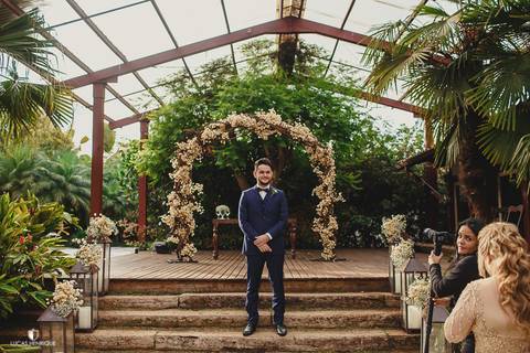 FOTOS DO NOIVO NO ALTAR ESPERANDO A NOIVA'