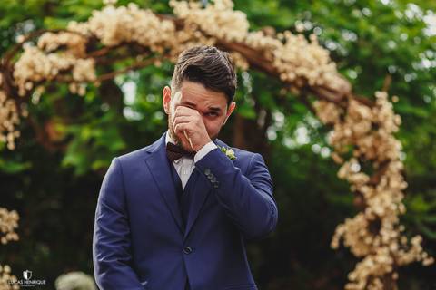 NOIVO CHORANDO AO VER A ENTRADA DA NOIVA'