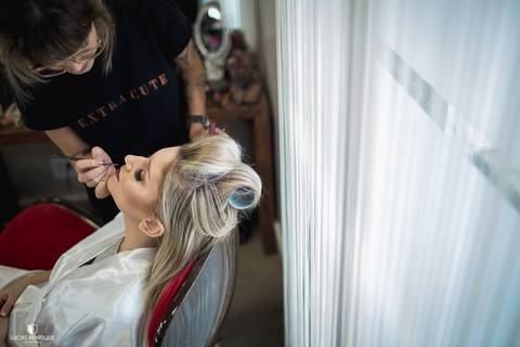 FOTOS DA NOIVA PASSANDO O BATOM PARA O CASAMENTO'