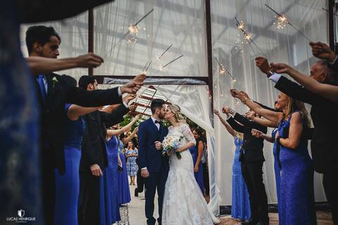 SAIDA DOS NOIVOS COM FOGOS EM BELO HORIZONTE'