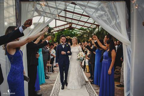 SAIDA DOS NOIVOS COM FOGOS EM BELO HORIZONTE'