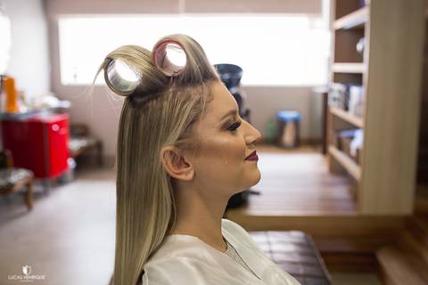 FOTOS DA NOIVA CHORANDO NO SEU MAKING OF PARA O CASAMENTO'