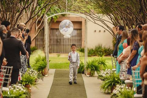 ENTRADA DO NOIVINHO NO CASAMENTO COM BALÃO'