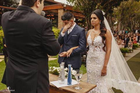 NOIVO CHORANDO DURANTE SEU CASAMENTO EM BELO HORZINTE'