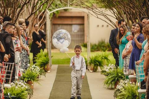 ENTRADA DO NOIVINHO NO CASAMENTO COM BALÃO'