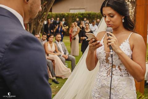 NOIVO EMOCIONADO DURANTE OS VOTOS DA NOIVA NO CASAMENTO EM BELO HORZINTE'