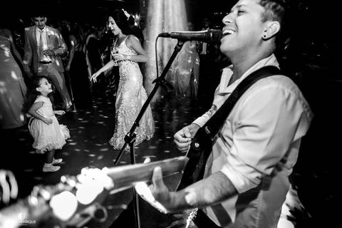 NOIVA DANÇANDO NA SUA FESTA DE CASAMENTO NO ESPAÇO LANAI EVENTOS'