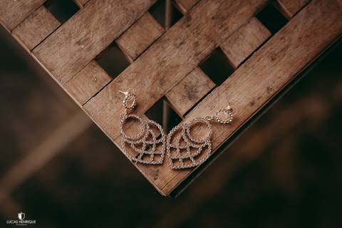 FOTOS CRIATIVA COM BRINCO DA NOIVA'