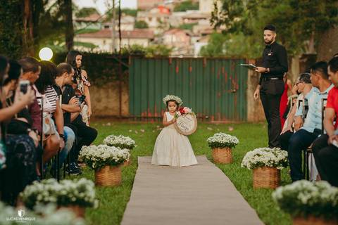 FOTOS ENTRADA DE CASAMENTO COM PLAQUINHA JESUS O NOSSO CONVIDADO DE OHONRA '