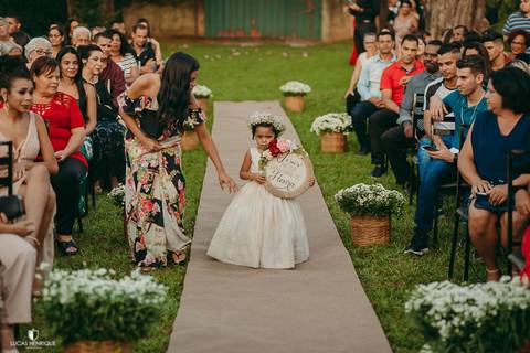 FOTOS ENTRADA DE CASAMENTO COM PLAQUINHA JESUS O NOSSO CONVIDADO DE OHONRA '