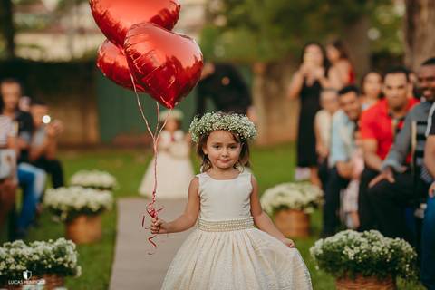 ENTRADA DE CASAMENTO COM BALÕES DE CORAÇÃO'