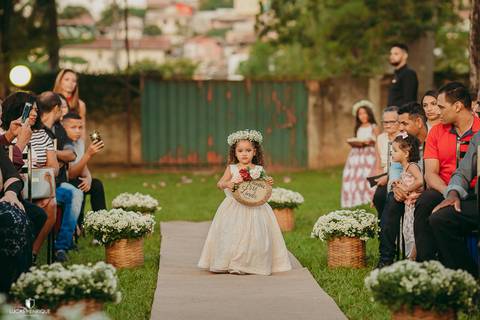 FOTOS ENTRADA DE CASAMENTO COM PLAQUINHA  A NOIVA TA LINDA'