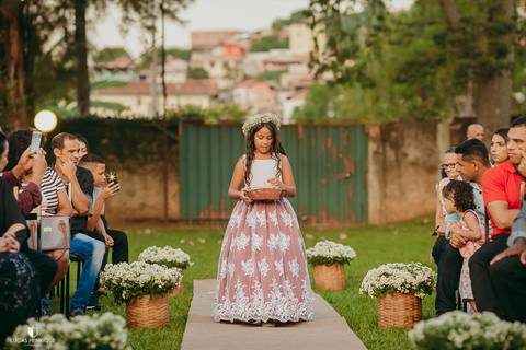 ENTRADA DA DANINHA COM CESTINHA'