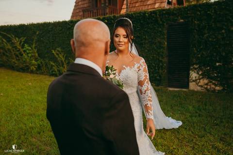 FOTOS DO PAI DA NOIVA A RECEBENDO PARA ENTRAR NO CASAMENTO'