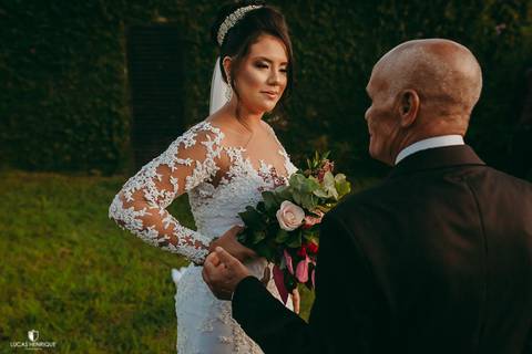 FOTOS DO PAI DA NOIVA A RECEBENDO PARA ENTRAR NO CASAMENTO'