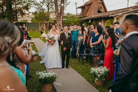 FOTOS DA ENTRADA DA NOIVA NO BUFFET KARLA DINIZ'