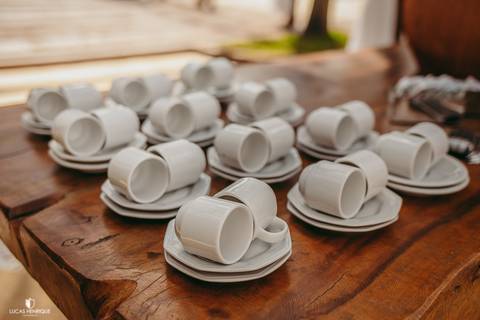 FOTOS DA DECORAÇÃO DE CAFE DA MANHA  COM XÍCARAS'