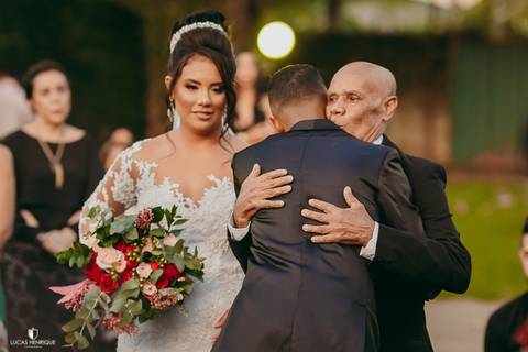 FOTOS DO NOIVO ABRAÇANDO O PAI DA NOIVA NO CASAMENTO'