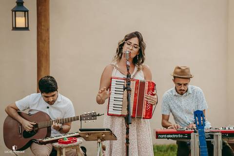 FOTOS DA AQUILA CANTANDO EM CASAMENTO'