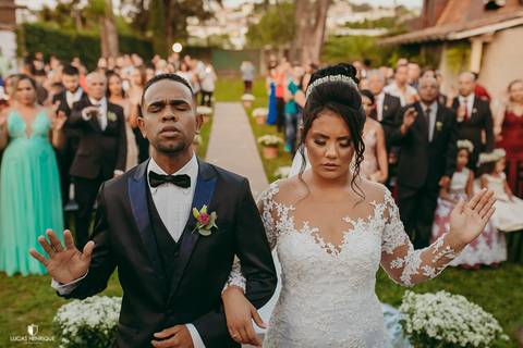 FOTO DOS NOIVOS ORANDO'