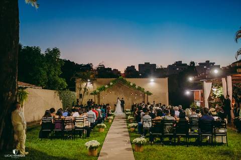 FOTOS DOS NOIVOS NO ALTAR'