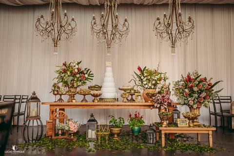FOTOS DE DECORAÇÃO DA MESA PRINCIPAL DE CASAMENTO'