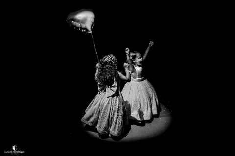 FOTO CRIATIVA DAS DAMINHAS DE CASAMENTO'