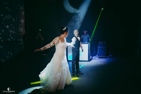 FOTOS DA VALSA DOS NOIVOS NO  KARLA DINIZ BUEFFET'