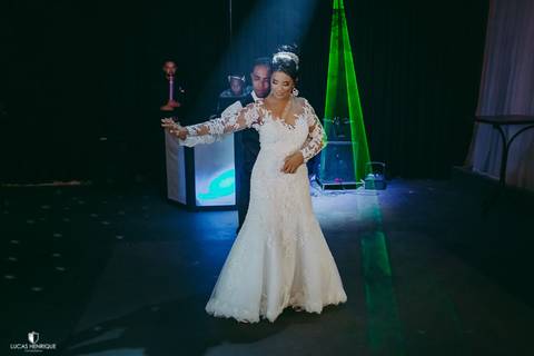 FOTOS DA VALSA DOS NOIVOS NO  KARLA DINIZ BUEFFET'